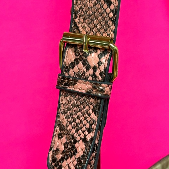 London Fog Pink & Black Snake Print Shoulder Bag w/Wristlet Approx. 11x 7 x 2.5 - Picture 4 of 16